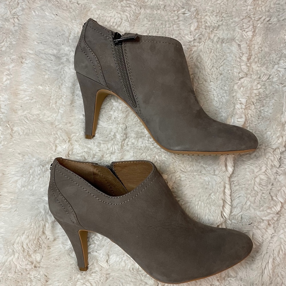 Never worn Vince Camuto low boot